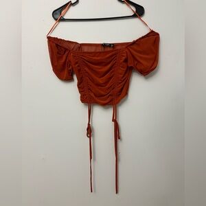 NASTY GAL - Ruched Mech Crop Top